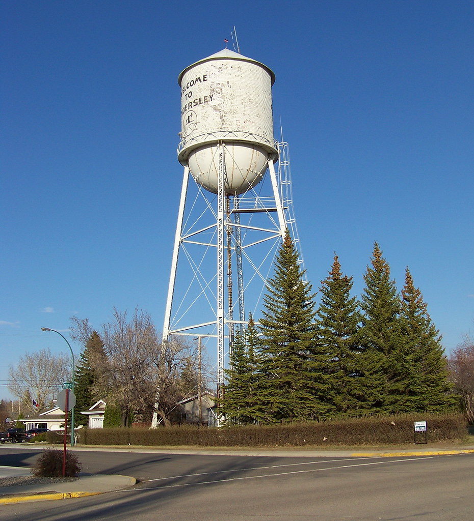 SK10d292 Old Water Tower, Kindersley SK 2010 Old town wate… Flickr