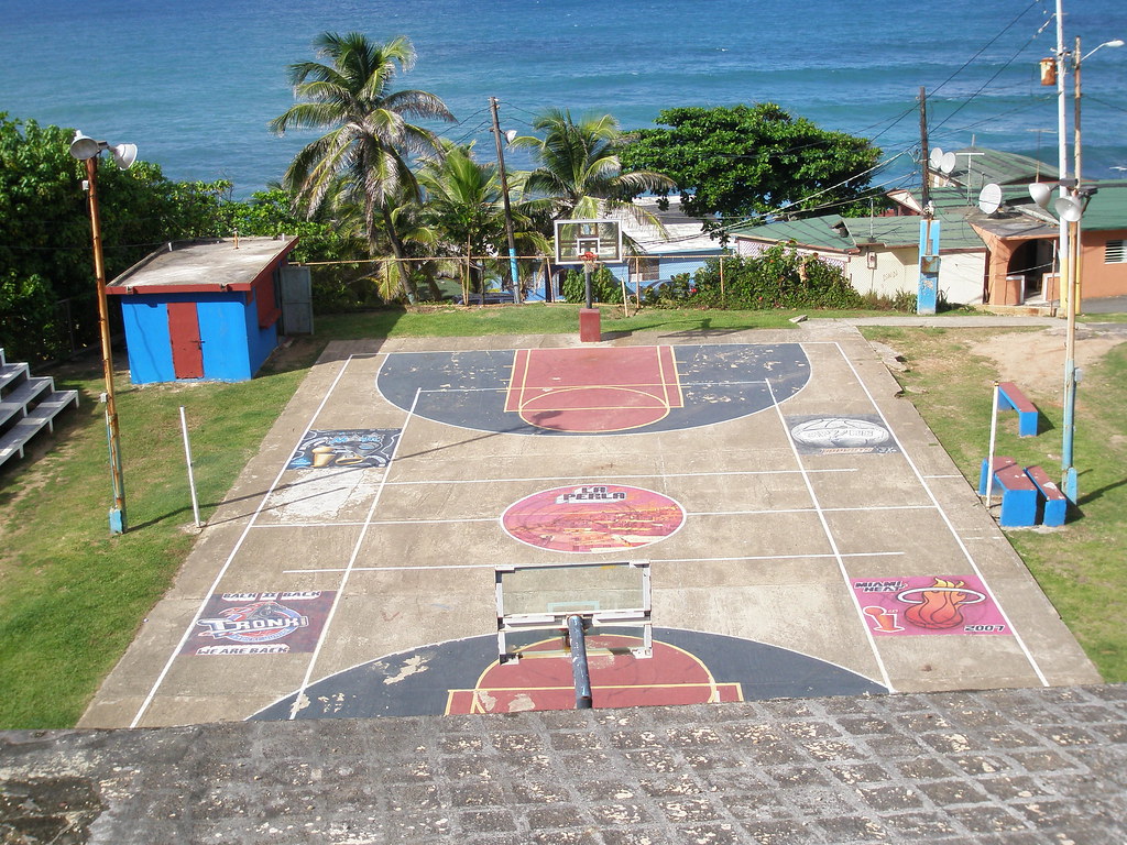 Basketball court in La Perla amolato Flickr