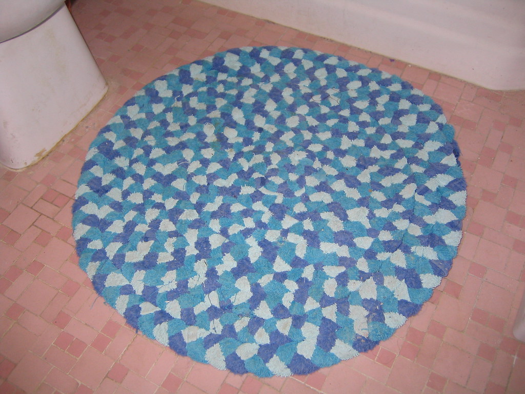 Braided rug made from old towels I made this rug from the … Flickr