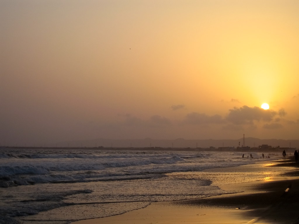 Sunset at Karachi's Hawkes bay A beautiful sunset at the K… Flickr