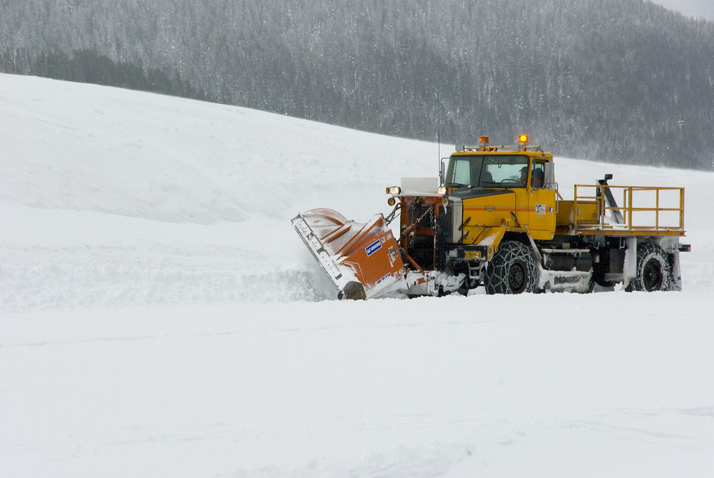 m08015_dsc0504 Snow removal near Mt. Hood. February 2008 Oregon