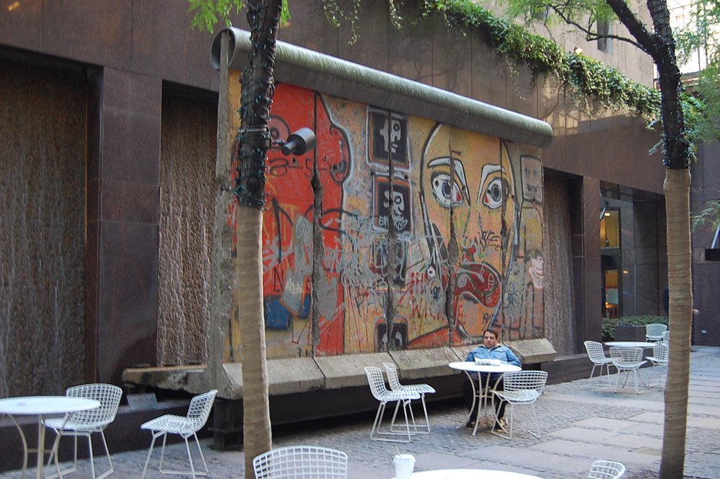 Berliner Mauer in New York Ein Stück Berliner Mauer in New… Flickr