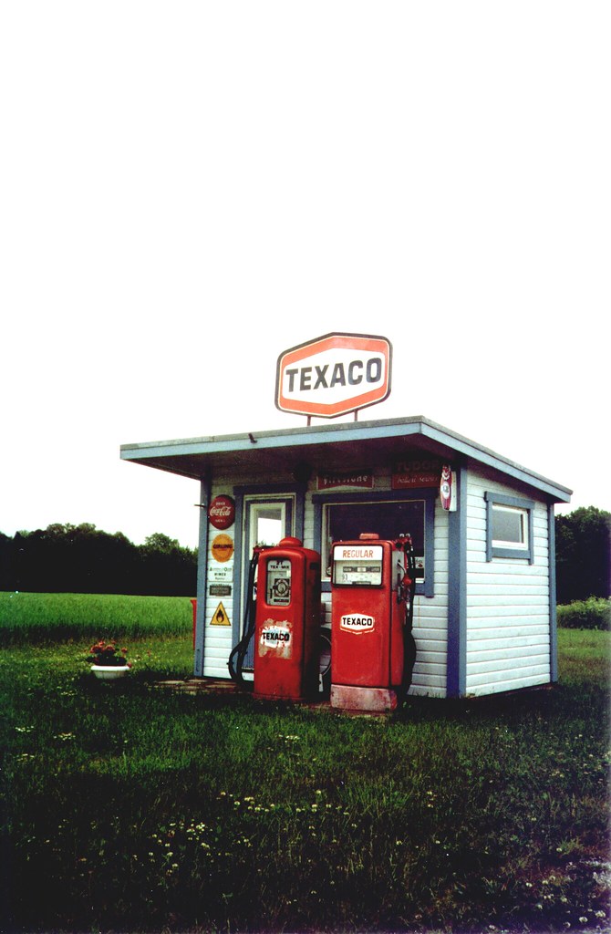 Texaco Texaco gas station in the middle of nowhere. Scanne… Flickr