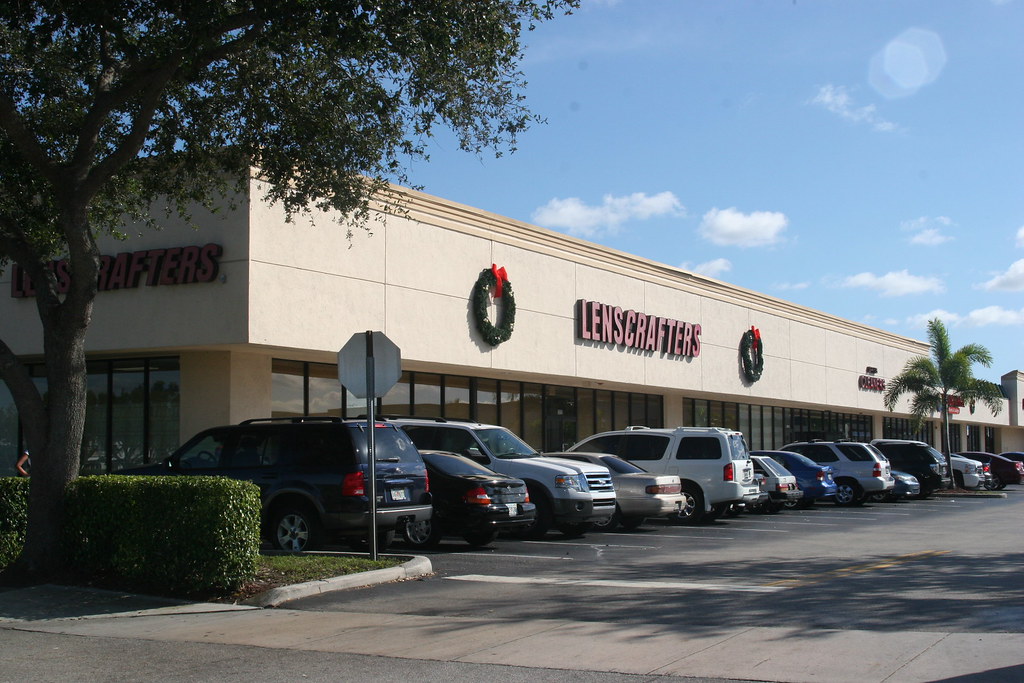 Lenscrafters on the Southeast Corner or Pines and Palm i… Flickr