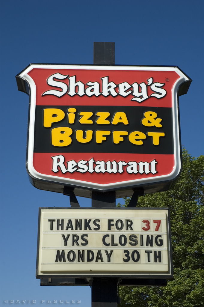 Shakey's Pizza, West Allis, WI (3) After 37 years, the Sha… Flickr