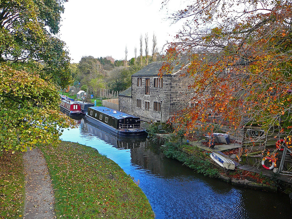 Leeds and Liverpool Canal at Apperley Bridge Tim Green Flickr