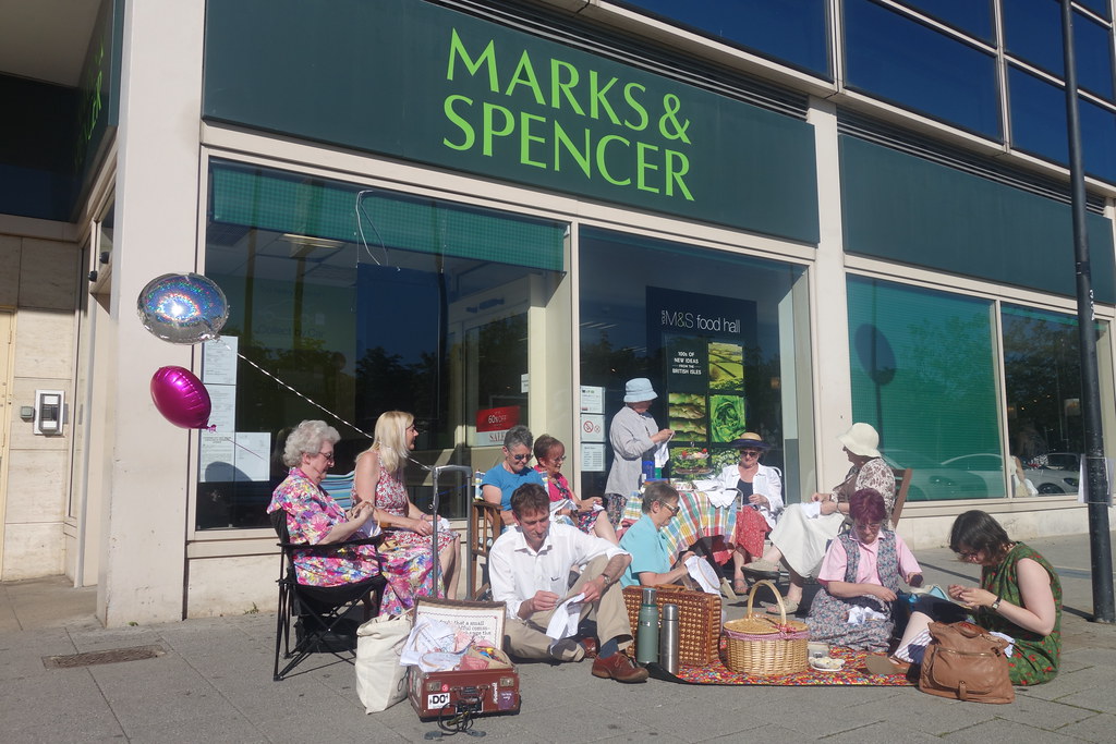 Milton Keynes Stitchin for a Living Wage across M&S. 30th… Flickr