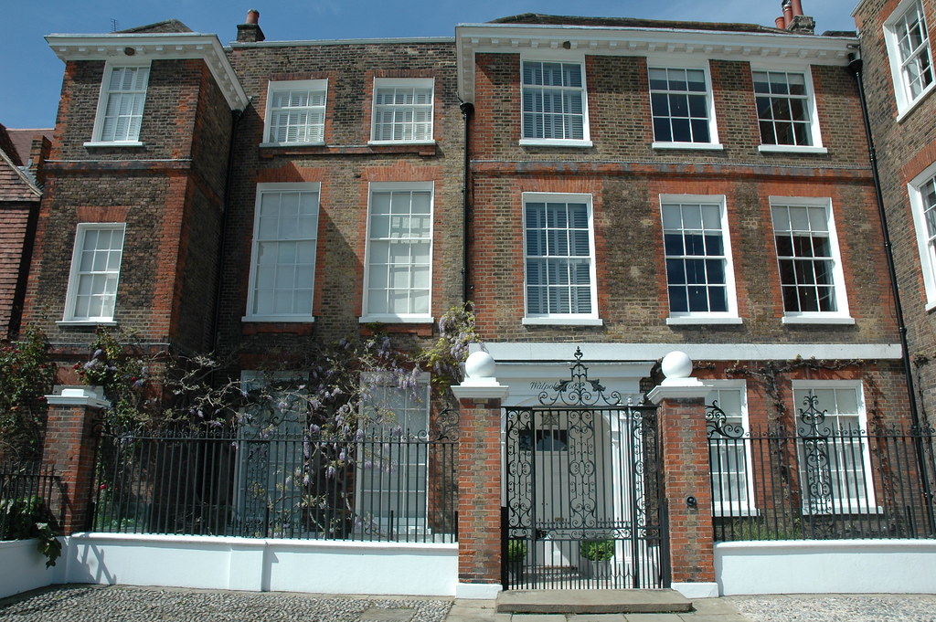 Walpole House W4 Walpole House, Chiswick Mall W4, Chiswick… Flickr