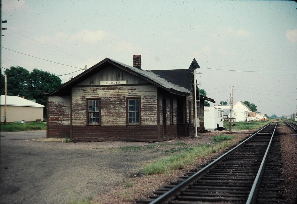 CNW Lowden Iowa 1976 37 miles west of clinton Iowa is Lowd… Flickr