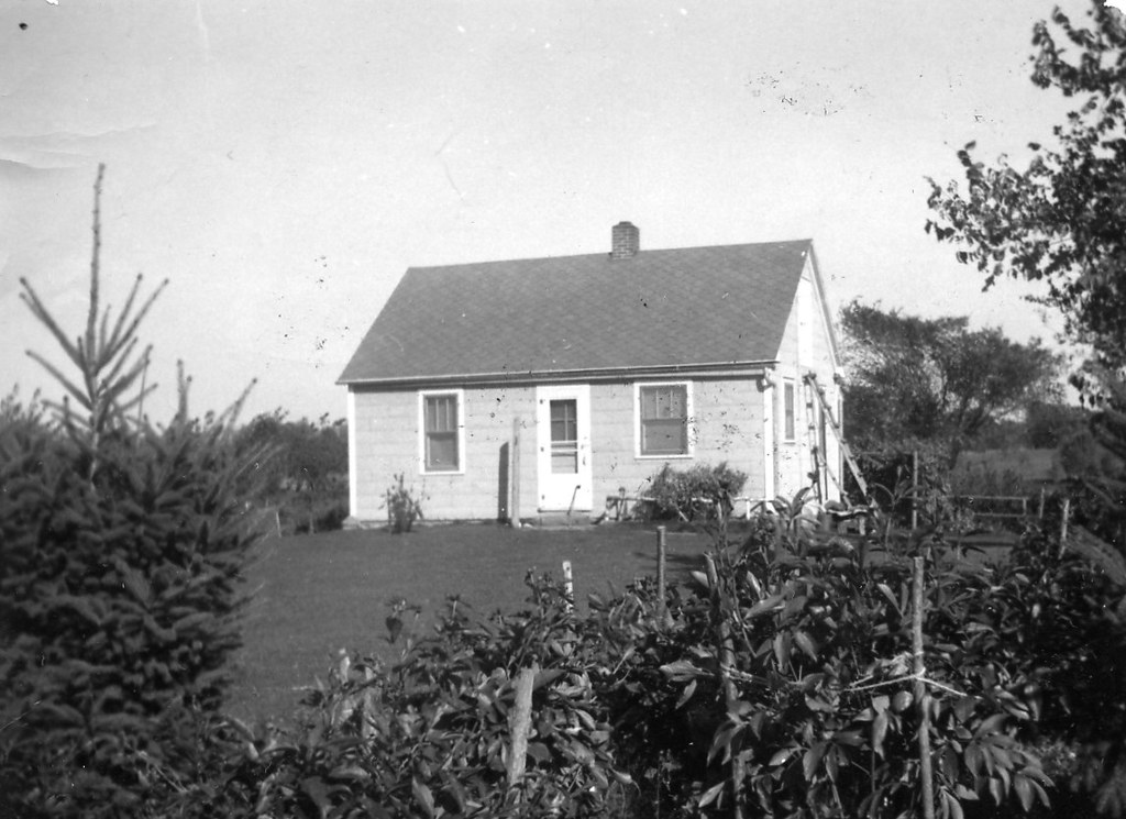 House in Dalbo, Minnesota This was a weekend house for the… Flickr