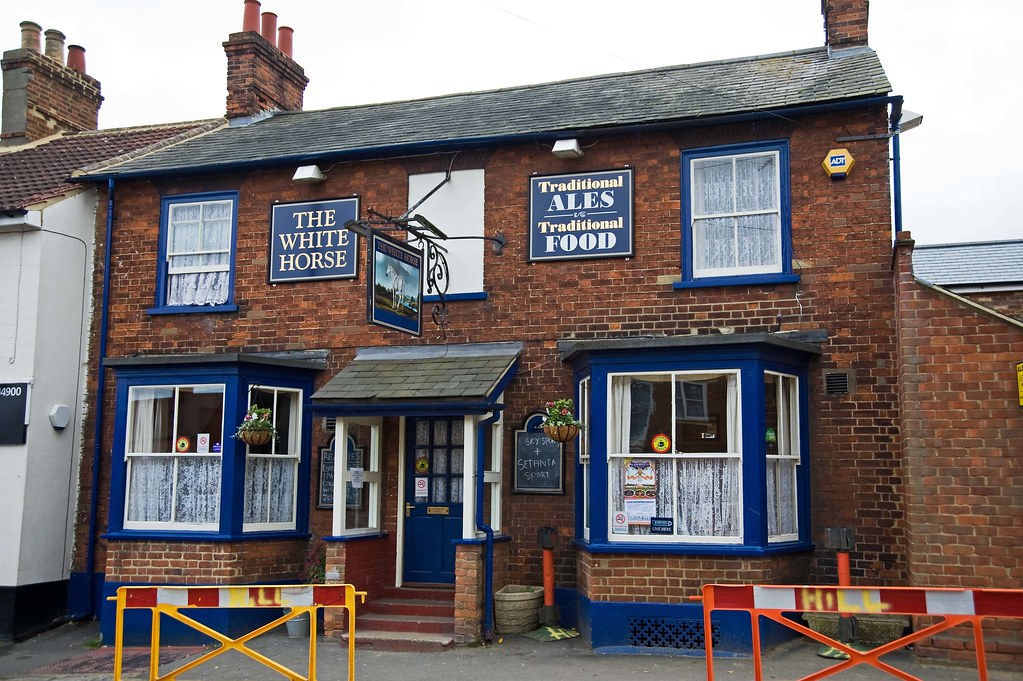 Leighton Buzzard, White Horse Dayoff171 Flickr