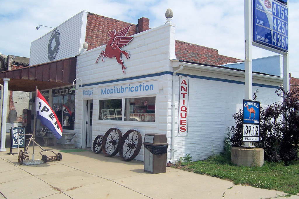 Mobil in Kirklin It's an antiques shop today (like many of… Flickr