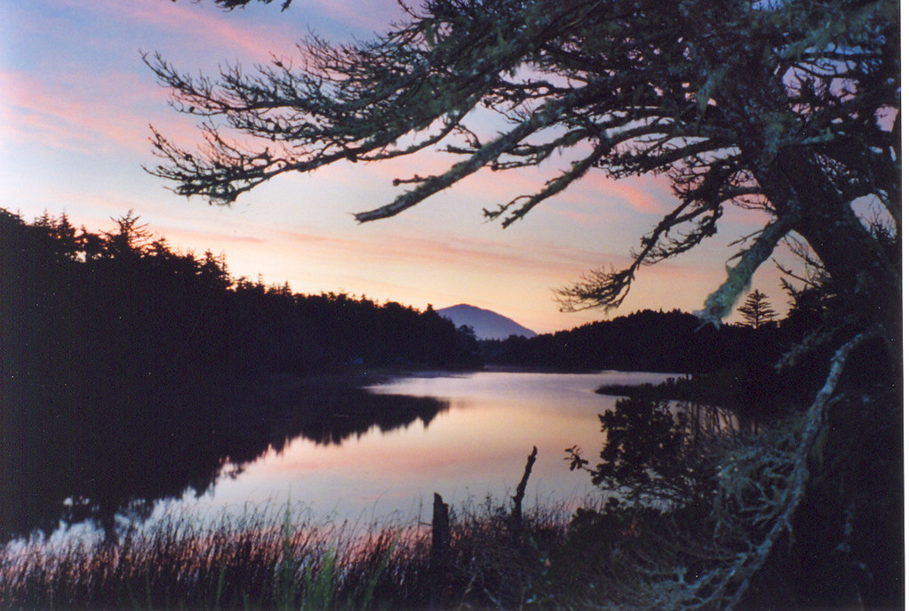 Garrison Lake at sunrise Mile Post 300.0 and 300.5. Garris… Flickr