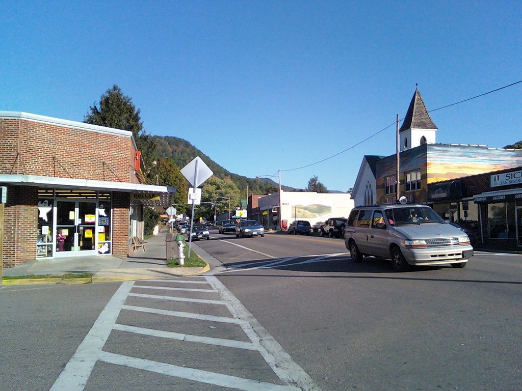 Downtown Damascus, VA Downtown Damascus, VA via www.twit… Flickr