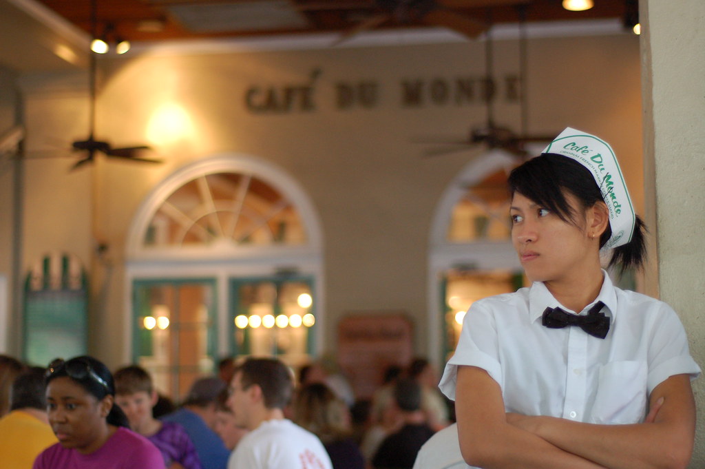 waitress at Cafe Du Monde nyusaf Flickr