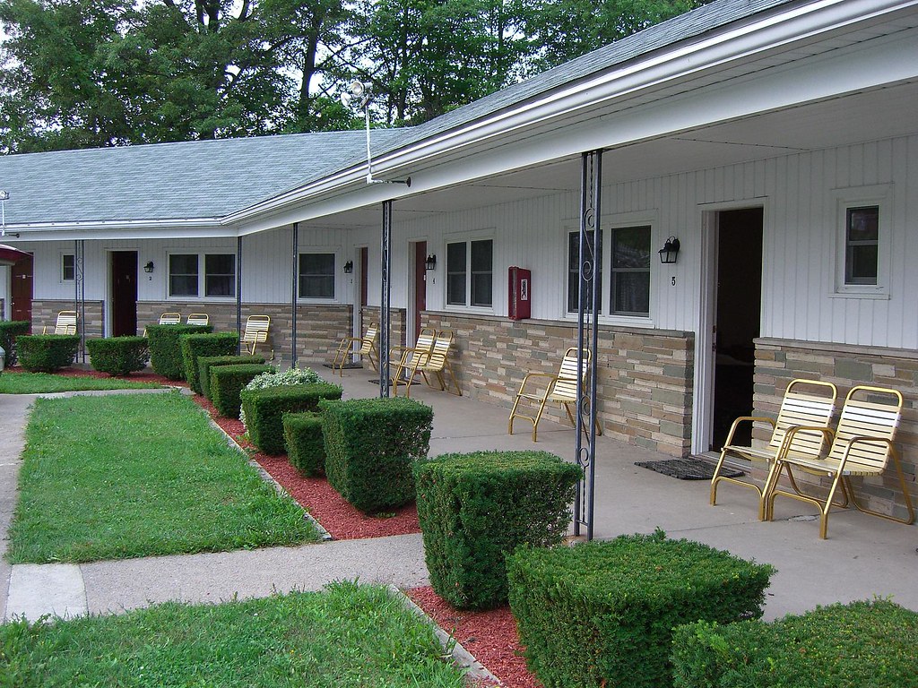 Wiltshire Motel, Breezewood, PA Excellent old motel in Bre… Flickr