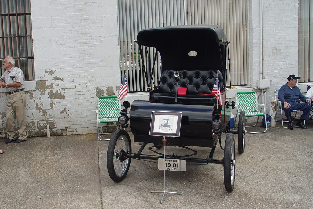 1901 Oldsmobile Founded by Ransom E. Olds in 1897 in Lansi… Flickr