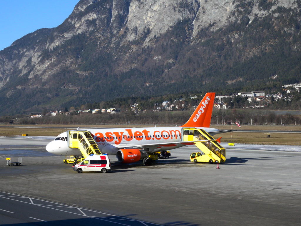 easyJet Die Maschine von steht am Flughafen In… Flickr