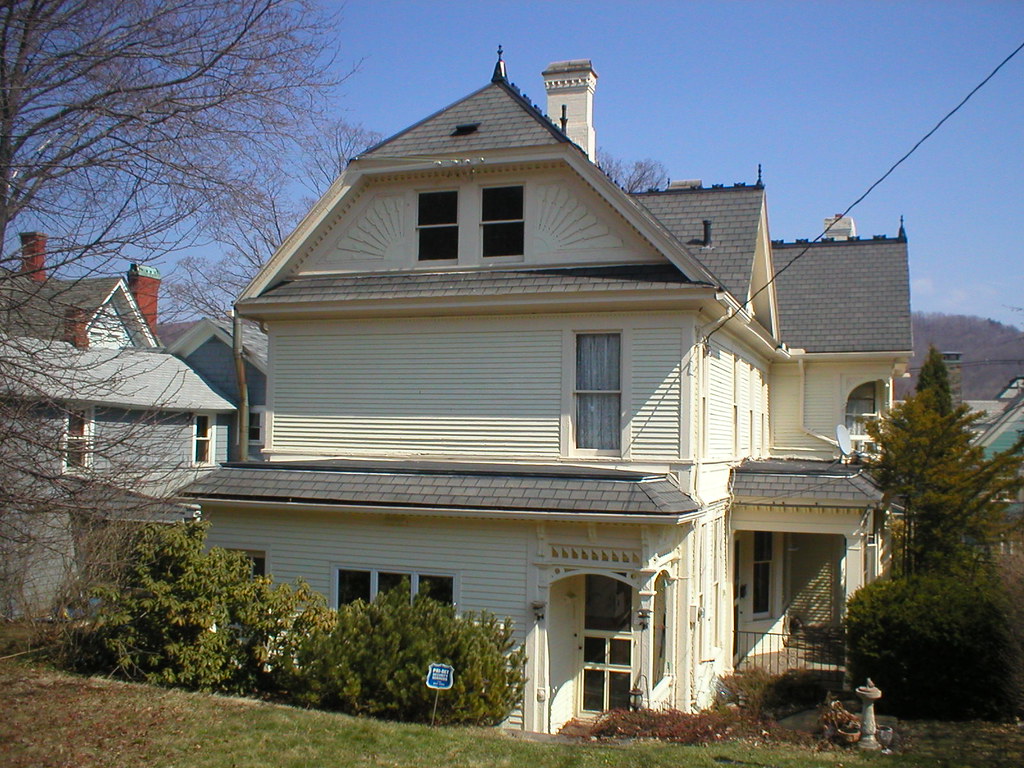 B106 Elegant mansion at 176 Congress Street in Bradford, P… Flickr