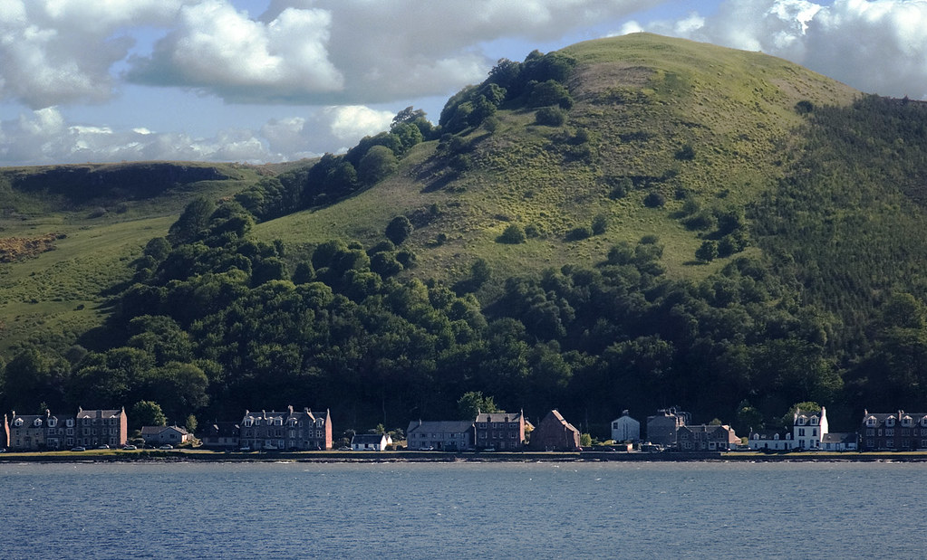 Kilchattan Bay Village Part of the village of Kilchattan B… Flickr