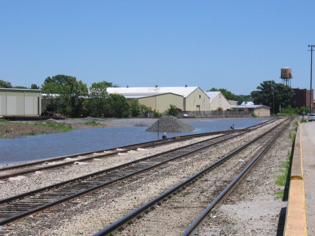 IMG_1648 The Fort Madison, Iowa train depot was right next… Flickr