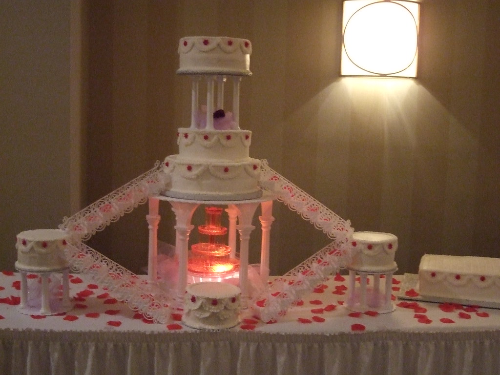 Cascading Waterfall Wedding Cake This bride's cake boasts … Flickr