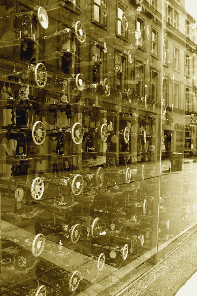 Sewing machines in Glasgow Benjamin DERRIEN Flickr