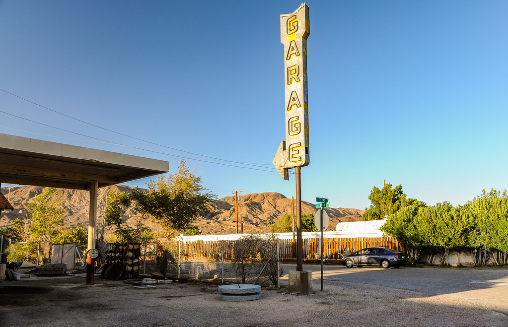 Abandoned gas station Yermo, California, September 20, 200… Flickr
