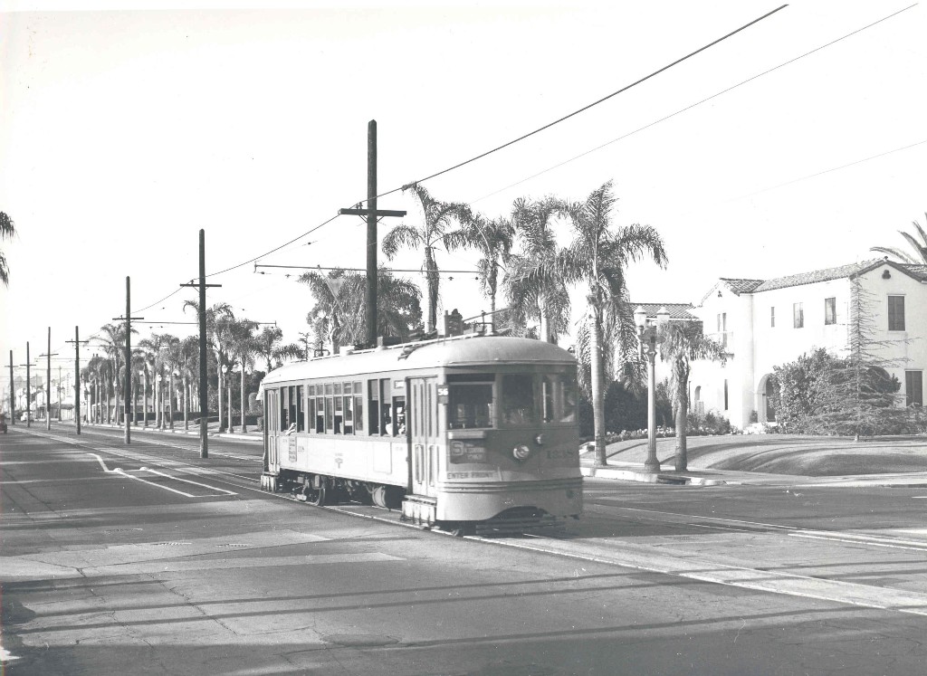Southbound on Larchmont Blvd. Southbound on Larchmont Blvd… Flickr