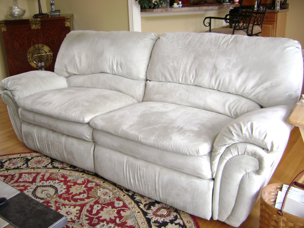 Recliner couch this is a recliner 8 foot long couch that y… Flickr