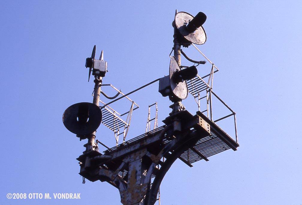 Old D&H signals at Delanson, NY Turned heads at Gage Road.… Flickr
