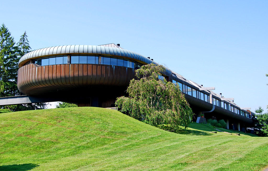 Spaceship House Unusual Apartment Building, Guilford, CT, … Flickr