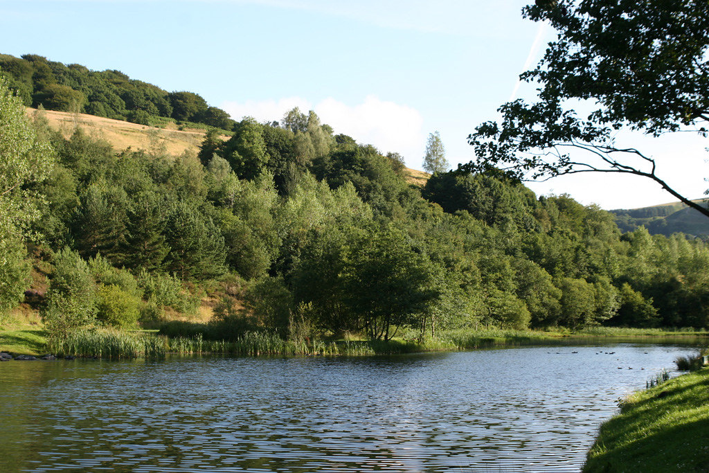 Cwmtillery Lakes The lower lake at Cwmtillery Lakes, home … Flickr