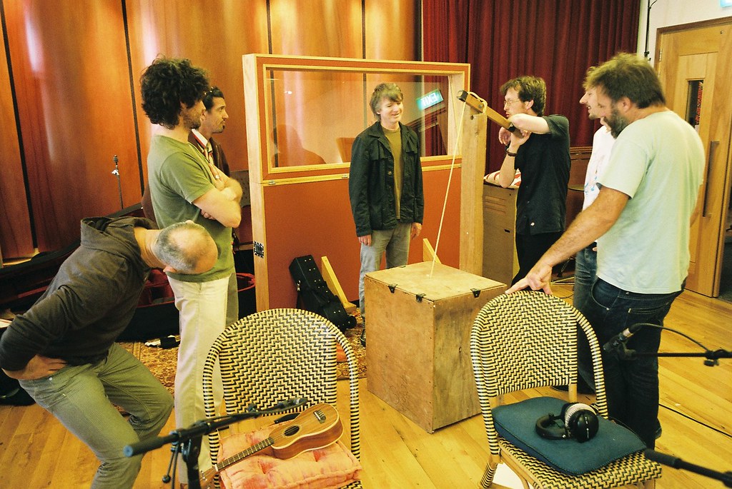 checking Neil's teachest bass Recording at Roundhead, Oct… Flickr