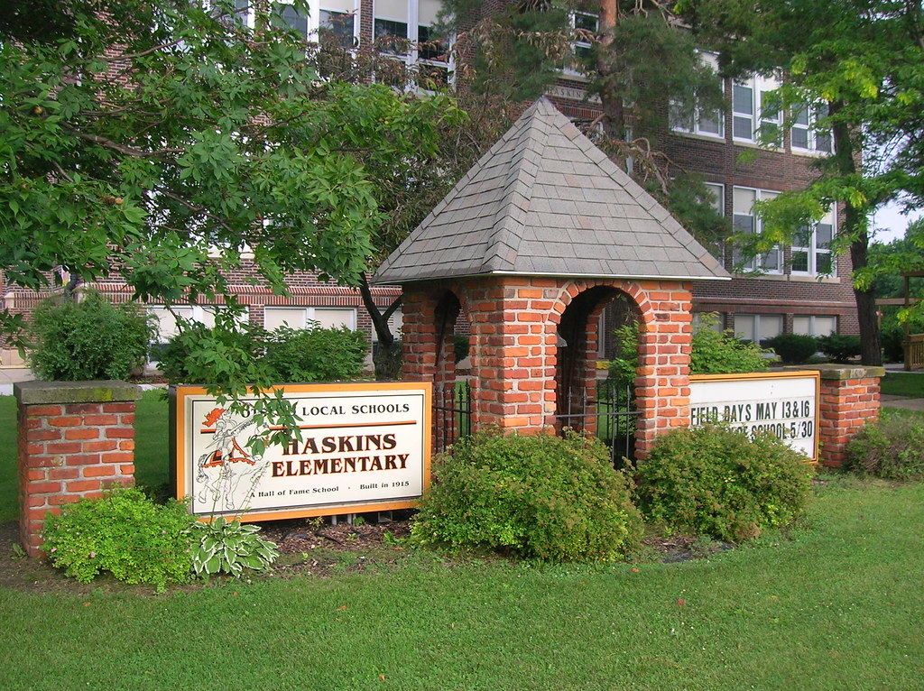 0708 Haskins SchoolHaskins, Ohio (1) Aaron Turner Flickr