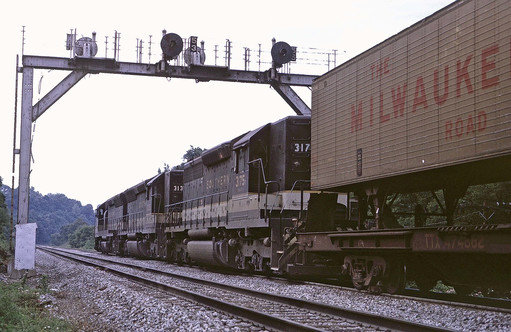 SR TOFC for Atlanta, Erlanger Hill, KY 6 Aug 72PS Rick Wright Flickr