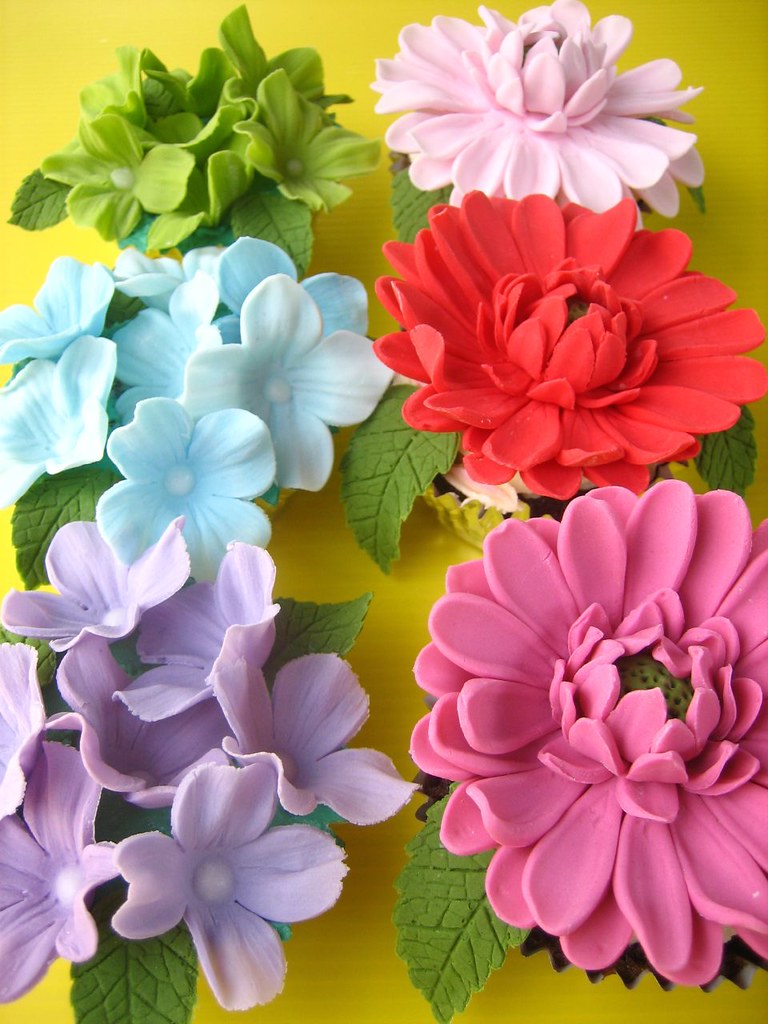 Hydrangeas & Gerbera Daisies Fondant flowers......... Made… Flickr