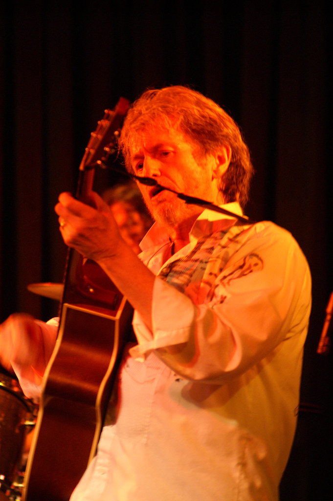 PICT0743a.jpg Jon Anderson (lead singer of Yes) performs w… Flickr