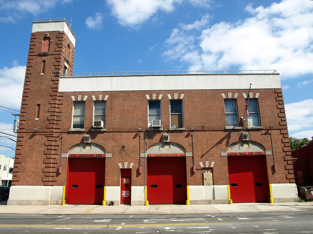 E257 FDNY Firehouse Engine 257, Ladder 170 & Battalion 58,… | Flickr