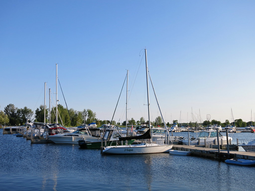 IMG_0928_1 Escanaba Yacht Harbor On a pleasant July evenin… Flickr