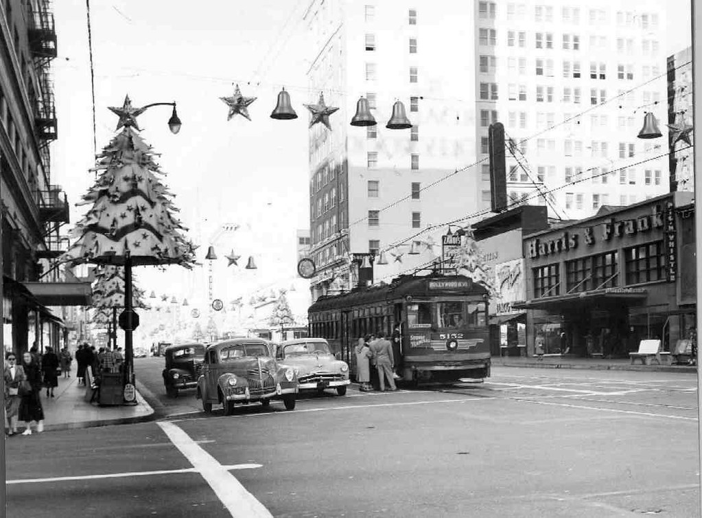 Hollywood Blvd. Xmas 1953 Hollywood Blvd. line, Christmas… Flickr