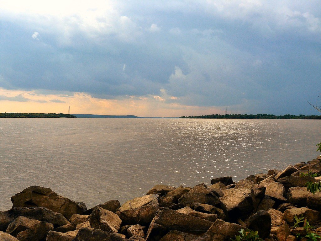 Lake Eufaula Summer Rain Lake Eufaula always looks to me, … Flickr