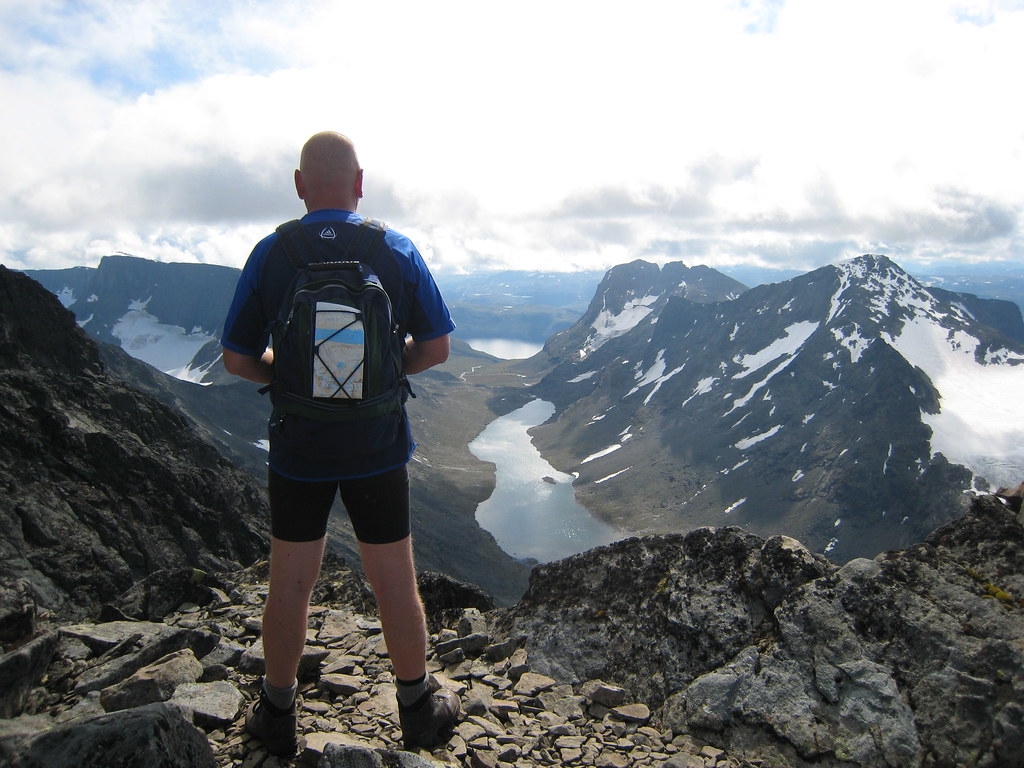 King of the Mountains Store Knutsholstind, 2341 m above se… Flickr