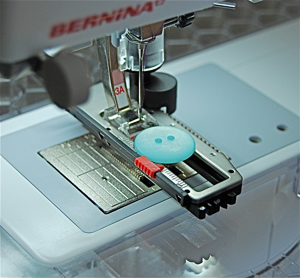 Bernina 440 QE Button Hole Tutorial This photo belongs to … Flickr