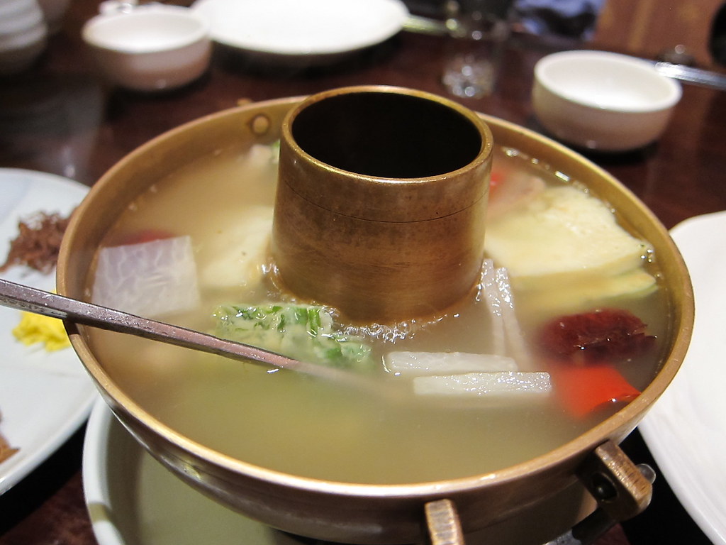 신선로 Hot pot. Part of the 송학정식 at 용수산 (YongSuSan) in L.A. Flickr