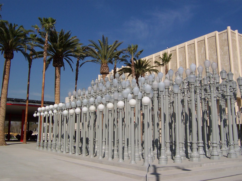 Vintage LA Streetlights At LACMA Entrance 202 Vintage Los … Flickr