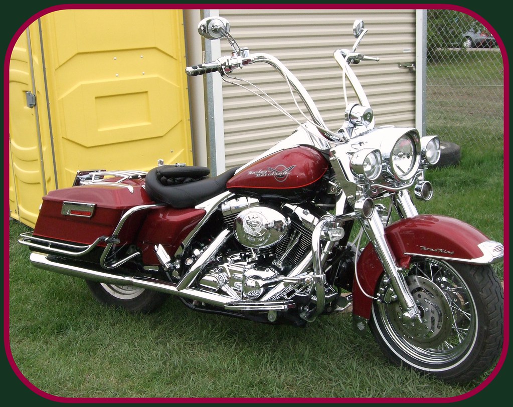 Harley Davidson Parked outside the toilets, this Harley st… Flickr
