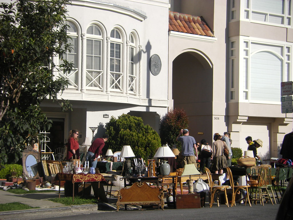 Garage sale Garage sale in San Francisco. *** Venda de Gar… Flickr