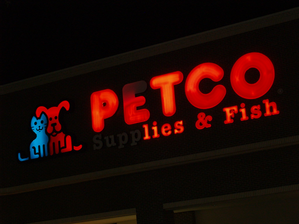 Lies and Fish The Petco sign was starting to burn out.....… Flickr