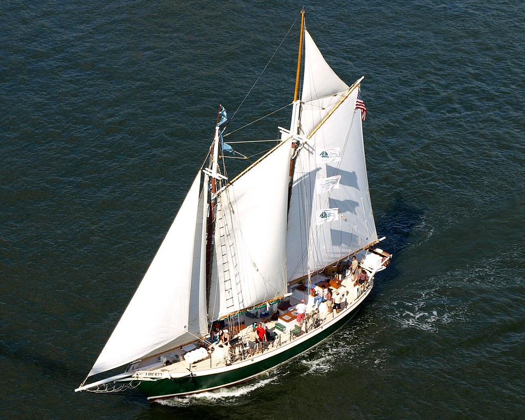 Sailing Ship "Liberty" on the East River, Manhattan New Yo… Flickr